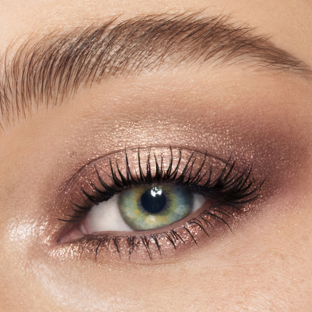 The Exagger-Eyes Look & Makeup Kit
